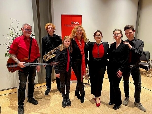 Bild vergr&ouml;&szlig;ern: Das Ensemble "The Rolling Boots" der Kreismusikschule "Carl Orff" Nordwestmecklenburg sorgt für den passenden Sound des Benefizkonzertes der musikschulfreunde e.V.