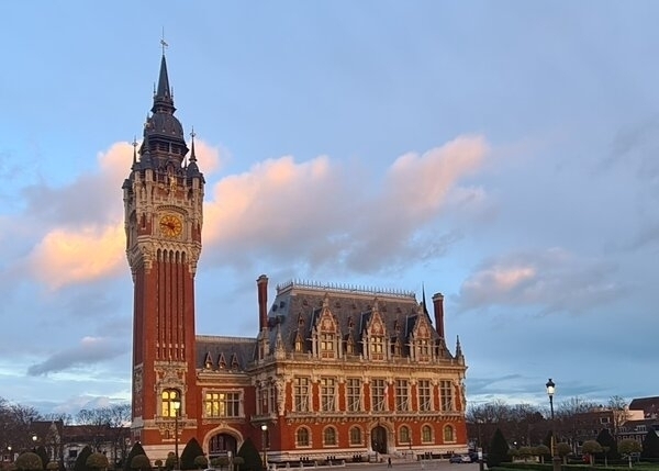Bild vergr&ouml;&szlig;ern: Rathaus von Calais