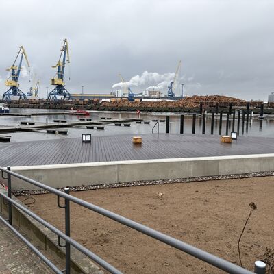 Bild vergr&ouml;&szlig;ern: Der sanierte Brunkowkai mit Wasserwanderrastplatz.