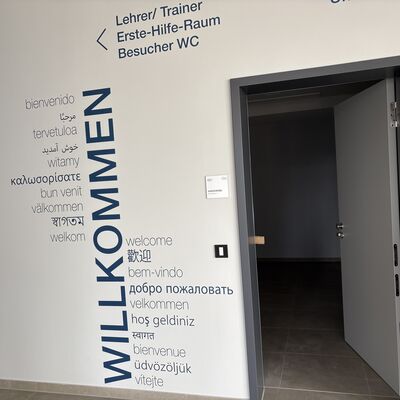 Bild vergr&ouml;&szlig;ern: Am Friedenshof ist eine neue Dreifeldhalle entstanden.