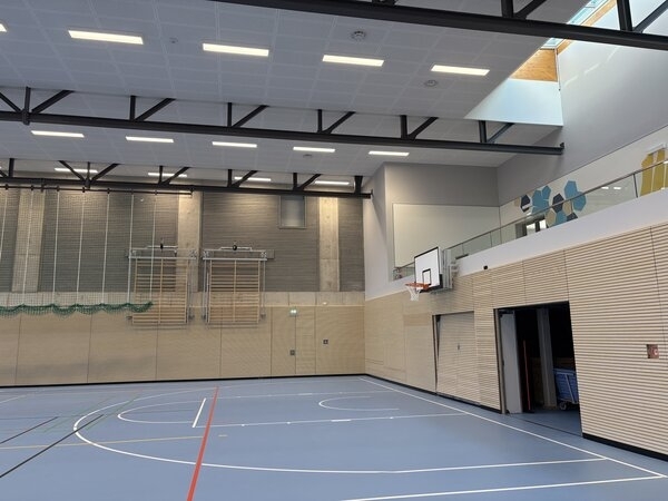 Am Friedenshof ist eine neue Dreifeldhalle entstanden.