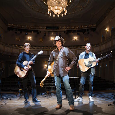 TOM ASTOR & zwei Musiker unplugged Live