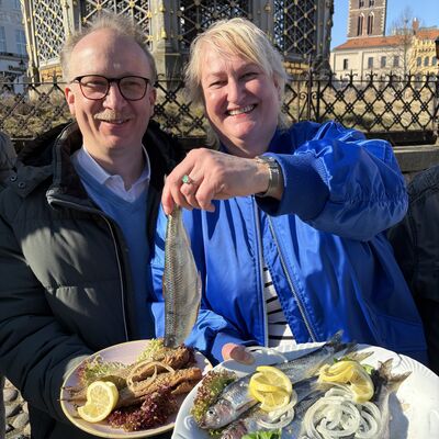 Bild vergr&ouml;&szlig;ern: Eckard Mixdorf und Anne-Kathrin Werth vom Hanseatischen Köcheclub Wismarbucht freuen sich auf die 23. Wismarer Heringstage, die am 14. März 2026 beginnen.